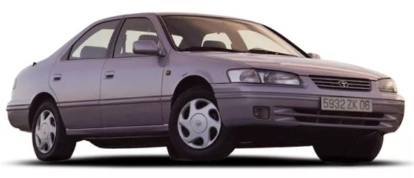 Оставить отзыв на Toyota Camry 1.8 MT (125 л.с.)