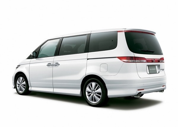 Оставить отзыв на Honda Elysion 2.4 AT (160 л.с.)