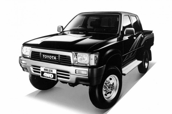 Оставить отзыв на Toyota Hilux 2.4 D AT (83 л.с.)