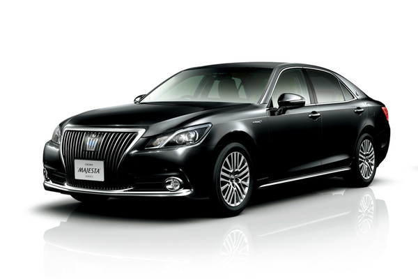 Оставить отзыв на Toyota Crown Majesta 3.5 Hybrid CVT (292 л.с.)